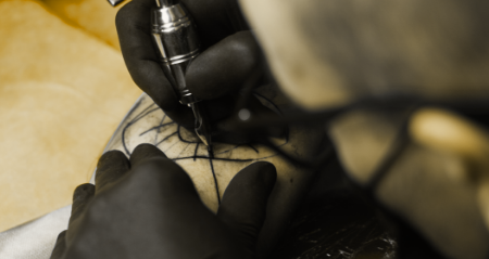 Tattoo in Stuttgart wird gestochen
